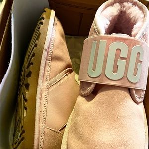 W Neumel II Graphic Uggs | light pink